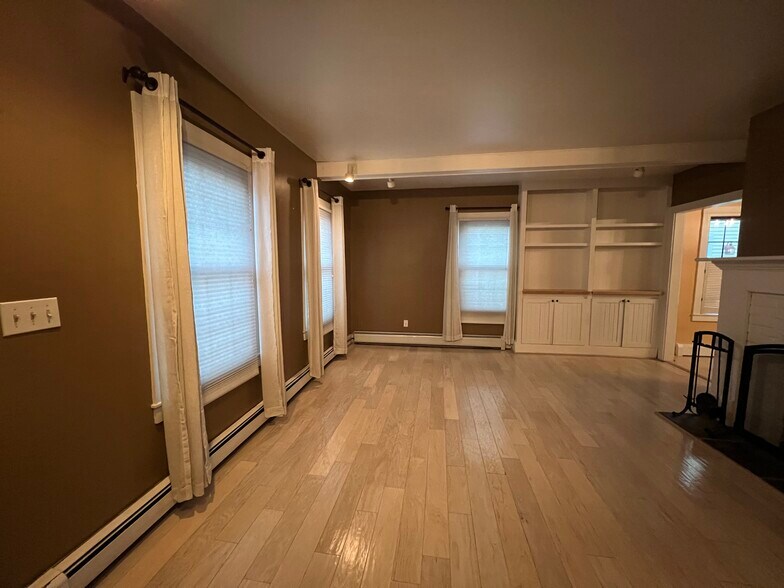 Building Photo - 11 Starr St