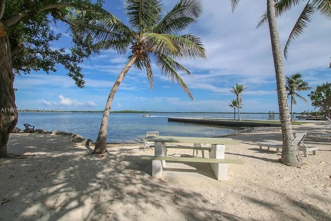 Building Photo - 6 SE Marlin Ave