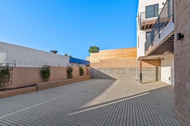 Building Photo - New modern style living- 1 bedroom 1 bath ...