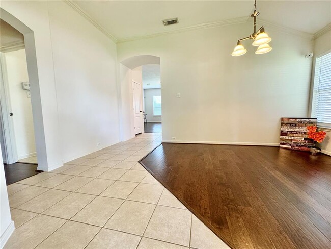 Building Photo - 2015 Lansing Cove Dr