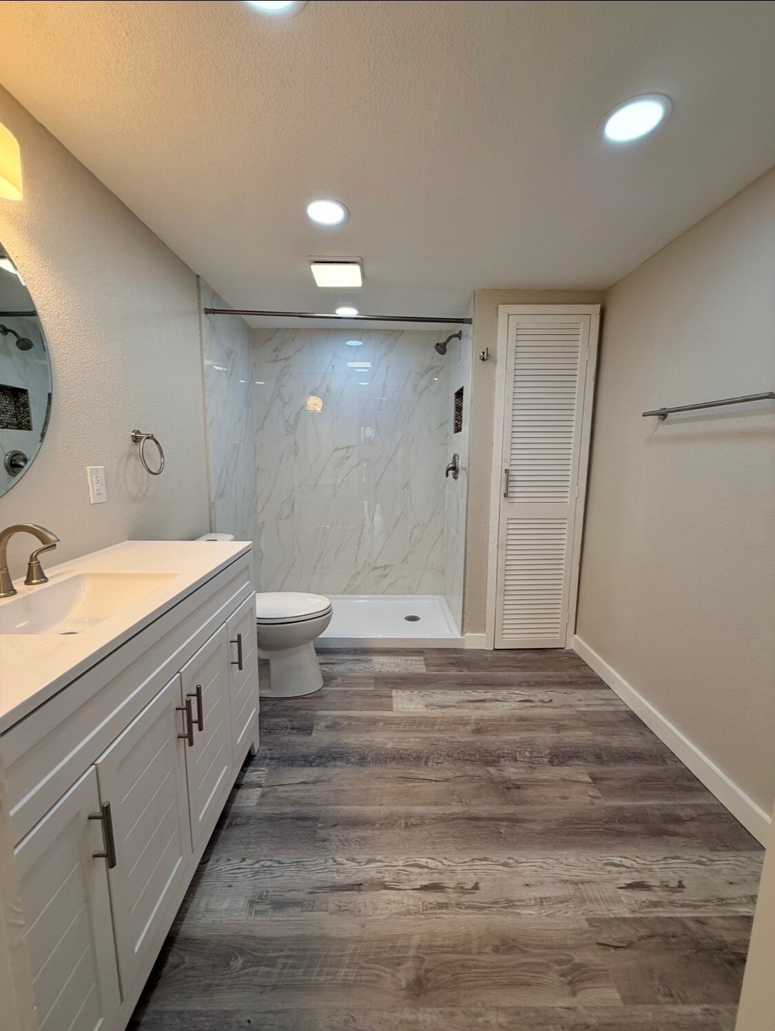 Bathroom - 2252 Burnway Rd