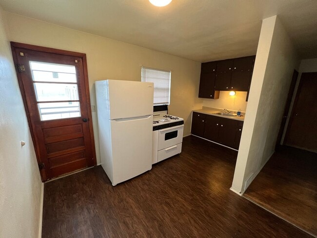 Building Photo - One Bedroom in Roxana