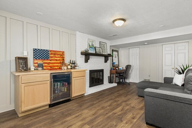 Building Photo - 6007-6009 N Imperial Drive