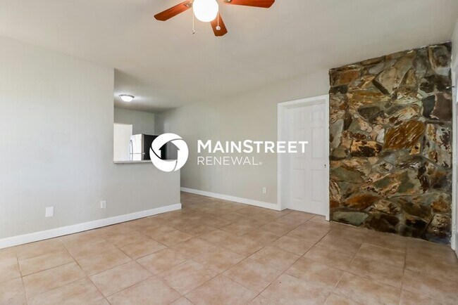 Building Photo - 3 Bedroom Pet-Friendly Home in St. Petersburg, FL with Main Street Renewal