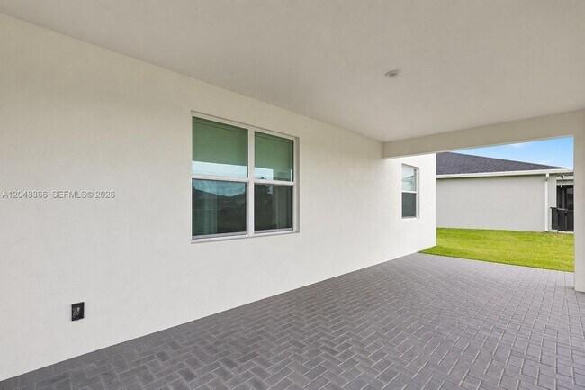 Building Photo - 12303 SW Roma Cir