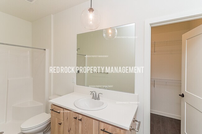 Building Photo - 624 S Crescent Ln