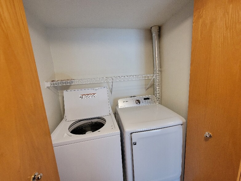 Building Photo - 10 Cherry Ct