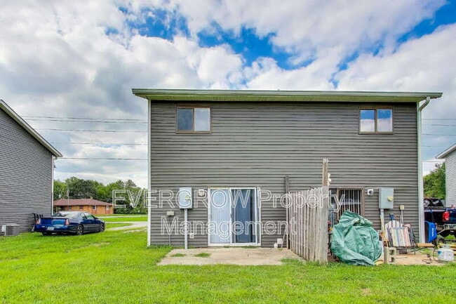 Building Photo - 9455 Huggin Hollow Rd