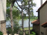 Building Photo - 2610 Lakehill Ln