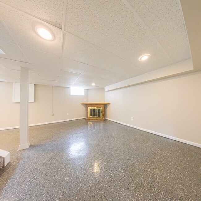 Building Photo - Updated 2-Bedroom, 1-Bath with Large Backyard