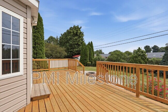 Building Photo - 233 Carmack Dr