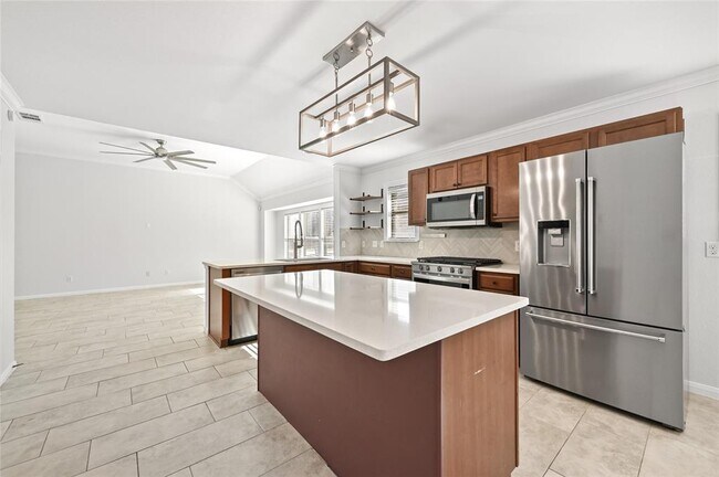 Building Photo - 6909 Bay City Bend