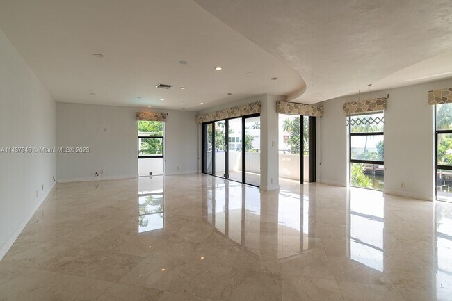 Building Photo - 76 Isle of Venice Dr