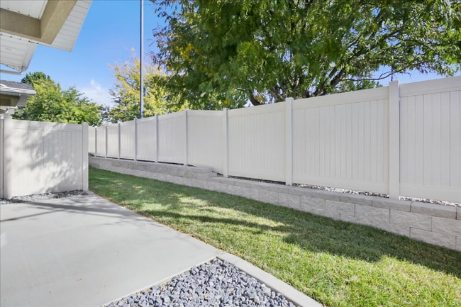Building Photo - 1167 W 325 N
