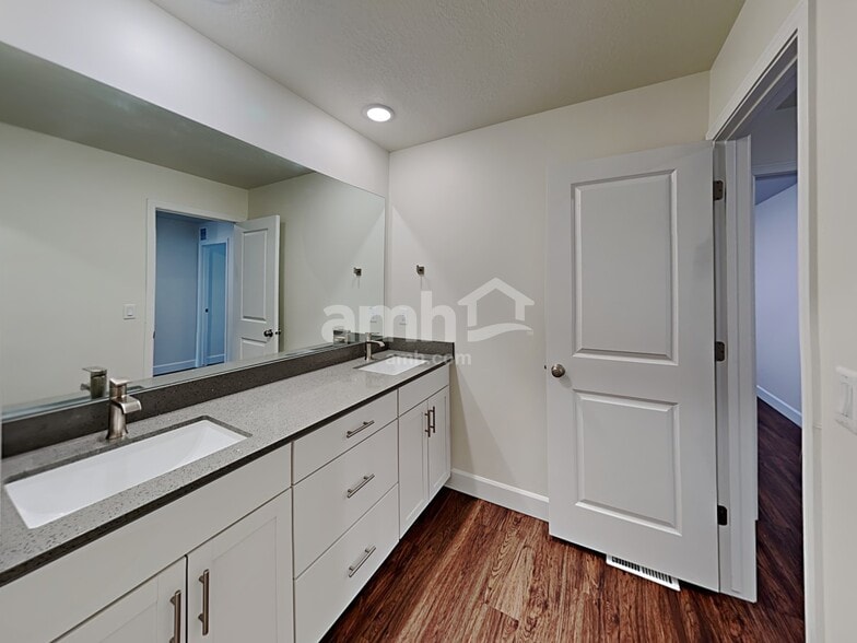Building Photo - 6047 W Arranmore Dr