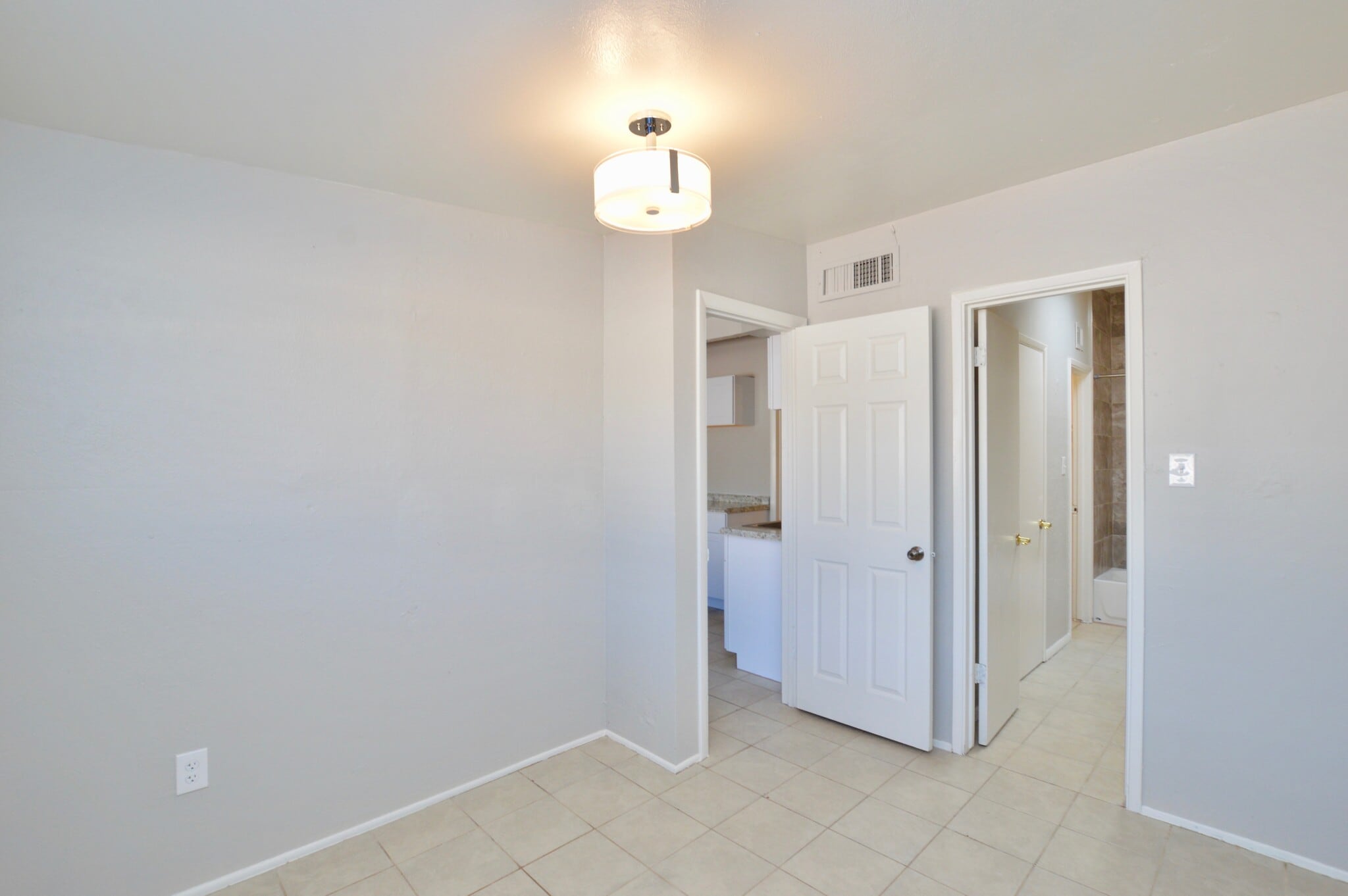 Building Photo - 3207 N 67th Pl
