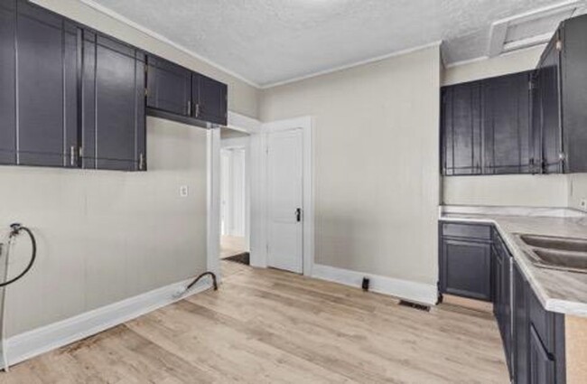 Building Photo - Cozy and Newly Renovated 3 Bedroom 1 Bath ...