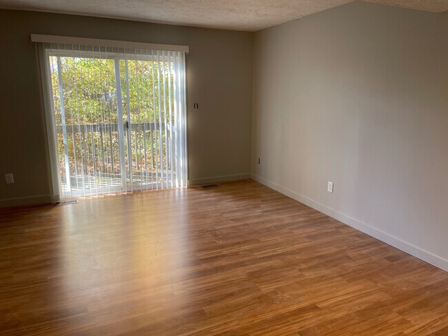 Building Photo - 505 E Graham Pl
