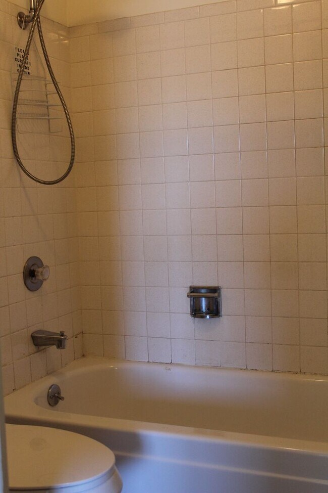Building Photo - Wonderful 1 BR/1 BA Condo located on 3rd Floor in Secured Bldg!