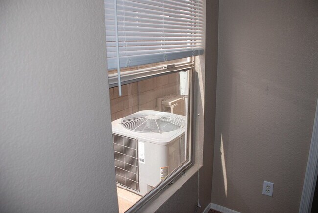 Building Photo - Beautiful Tolleson Home