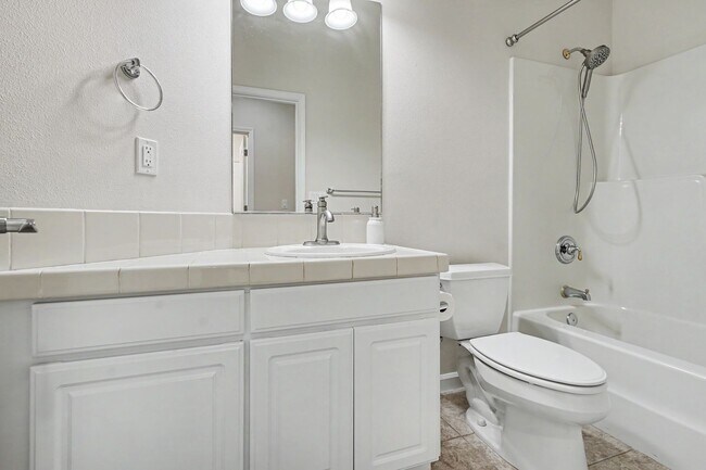 Building Photo - Well-Kept Single-Level 3 bed, 2 bath home in West Salem