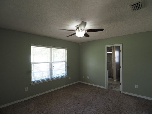 Building Photo - Gulf Shores Cottage close to park and schools!