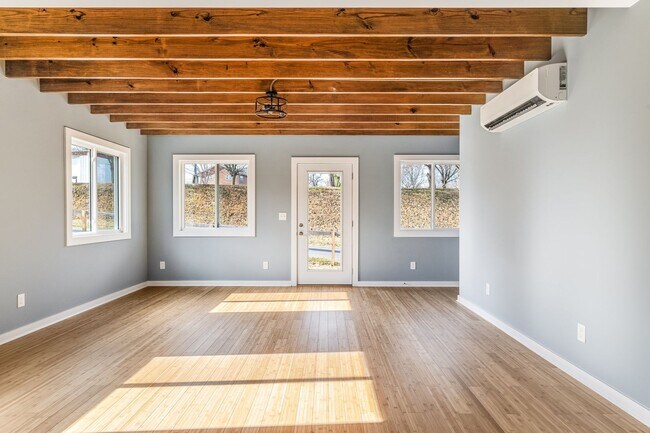 Building Photo - Newly Built Two-Story Home in North Asheville