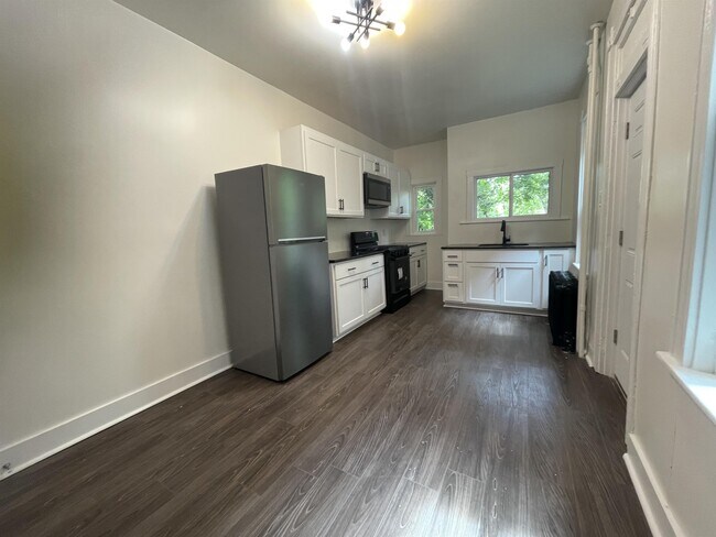 Primary Photo - 521 Howard Ave