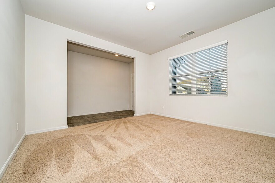 Building Photo - 371 Hamilton Pointe Dr