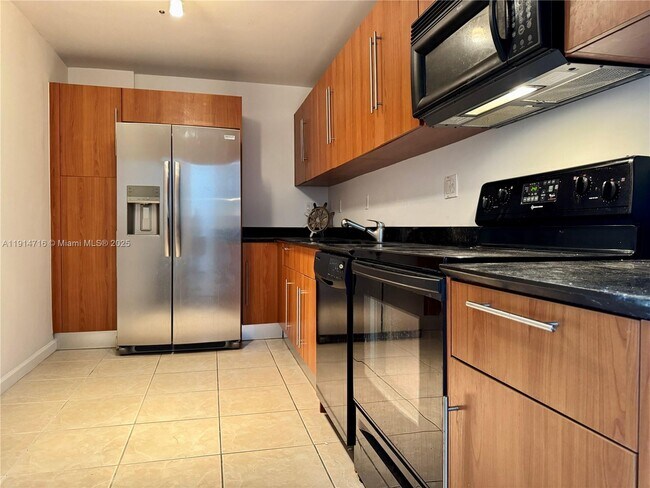 Building Photo - 3001 S Ocean Dr