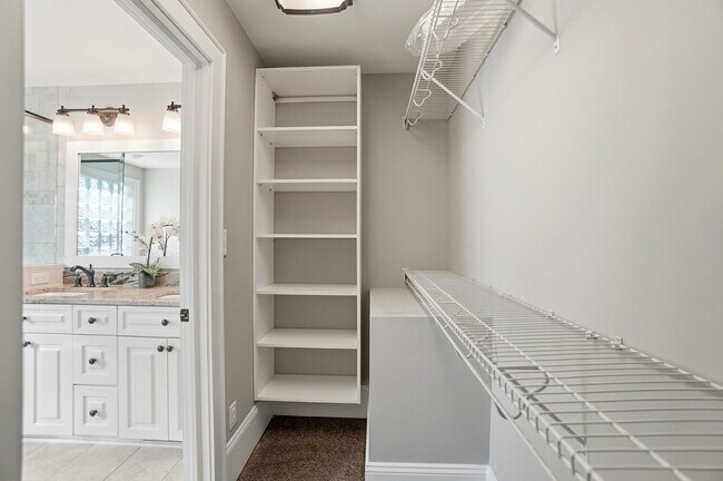 Building Photo - Historic Wesley Heights Home | Walkable to Uptown | 2 Primary Suites