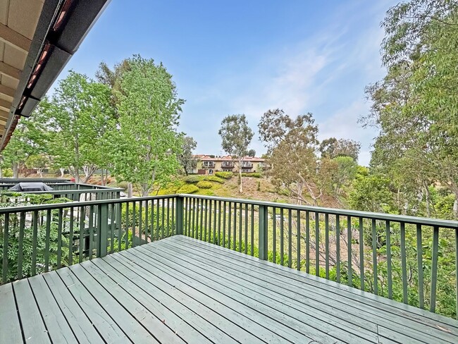 Building Photo - Beautiful 3BD/3BA Townhouse in Fashion Val...