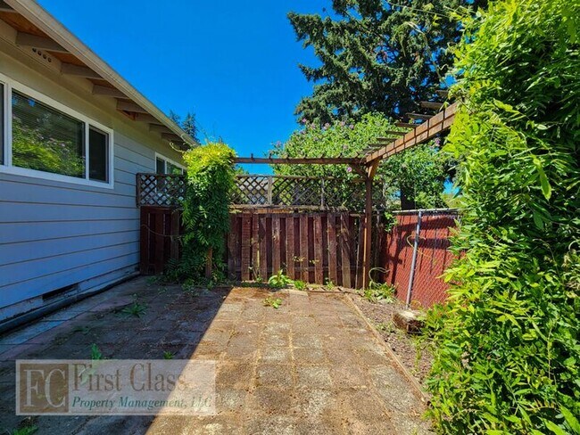 Building Photo - 1117 NE 181st Ave