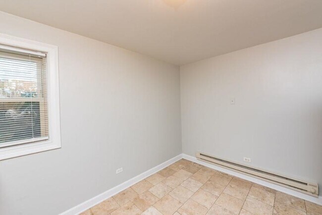 Building Photo - 1 bedroom in Chicago IL 60640