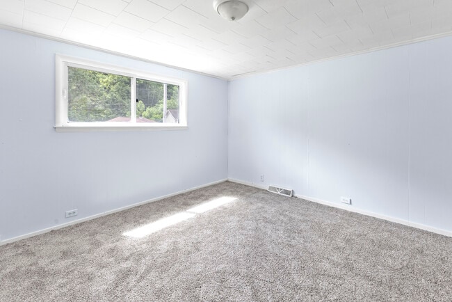 Building Photo - 77 Luka Rd