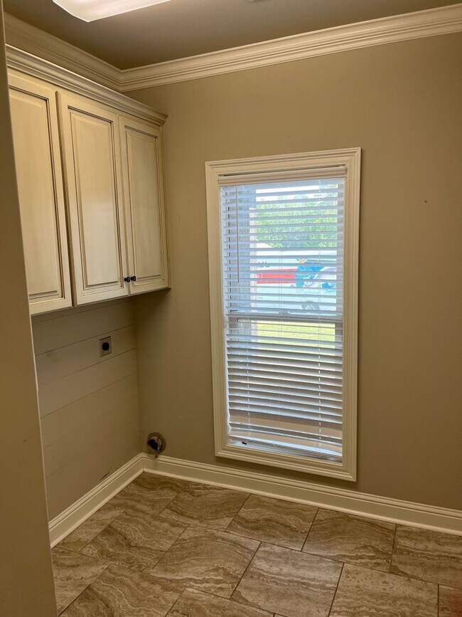 Building Photo - Wetumpka Home