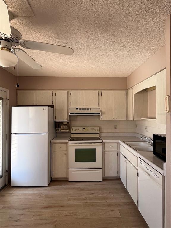 Building Photo - 509 W Venice Ave