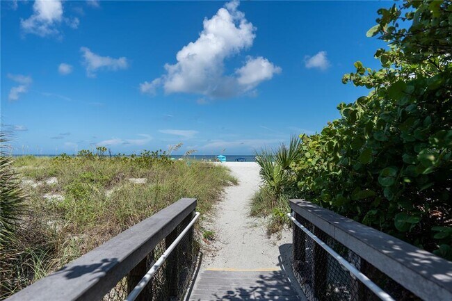 Building Photo - 5852 Ocean Isle Dr
