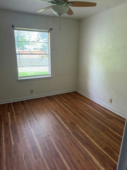 Building Photo - 1402 Hillcrest Dr