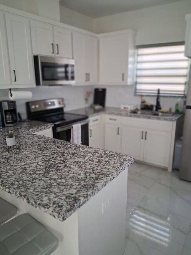 Building Photo - "Stylish 2-Bed, 2-Bath Gem with Granite Touches in Pharr, TX!"