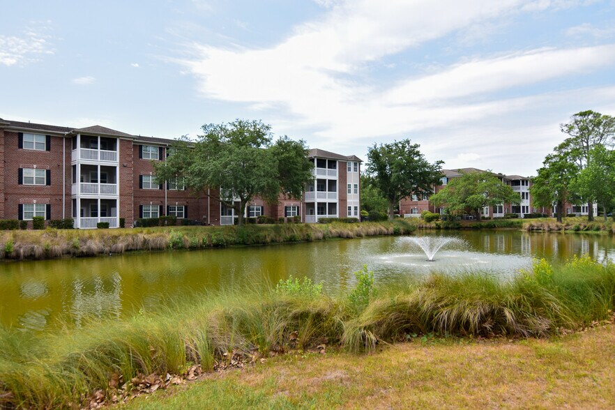 Building Photo - 1481 Cambridge Lakes Dr