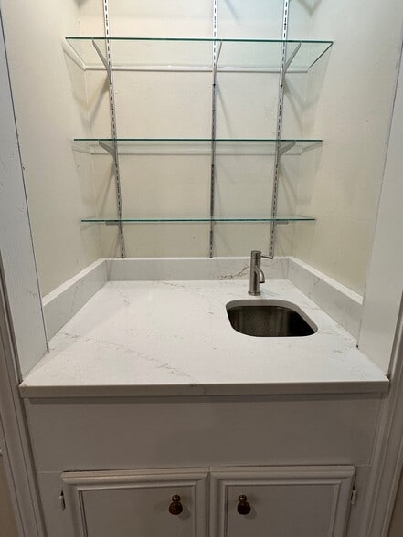 Updated Wet/Coffee Bar - 214 Margaret Ave