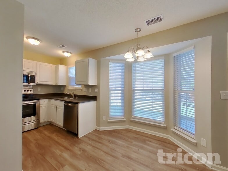 Building Photo - 5017 Gibbons Link Rd