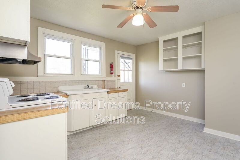 Building Photo - 201 Church St