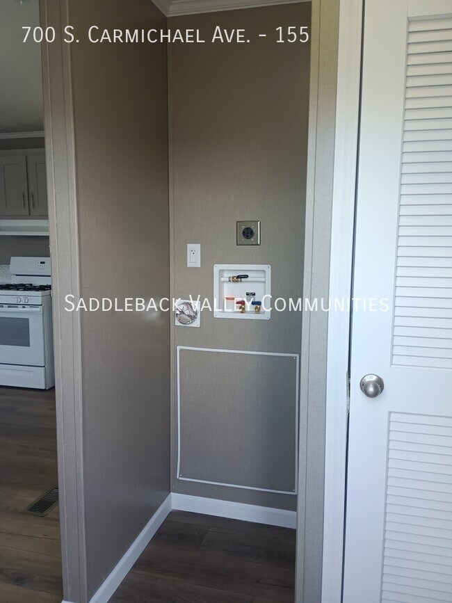 Building Photo - 700 S Carmichael Ave