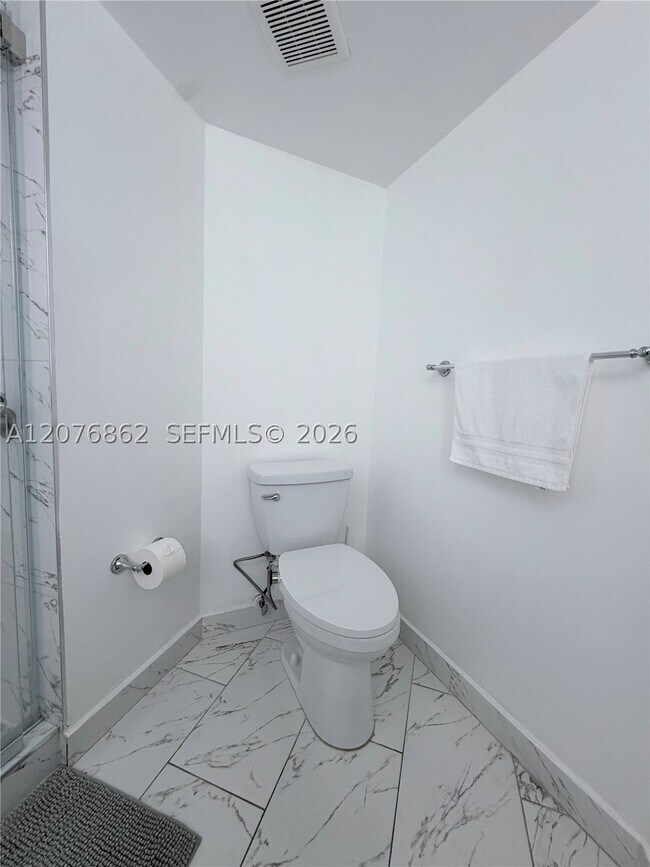 Building Photo - 9731 Fontainebleau Blvd