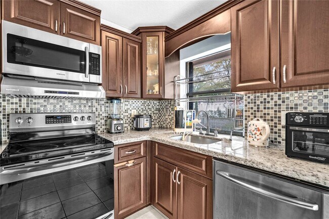 Building Photo - 66 Forest Cir
