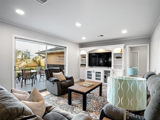 Building Photo - 9403 Timberside Dr