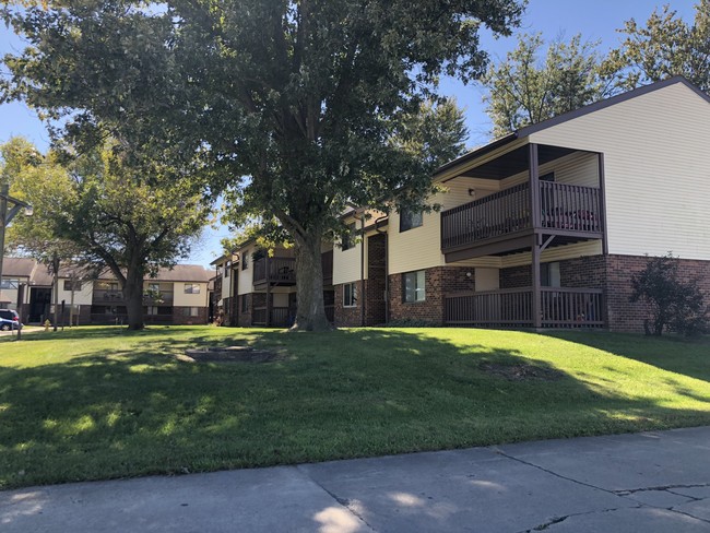 Primary Photo - 17th Place Apartments