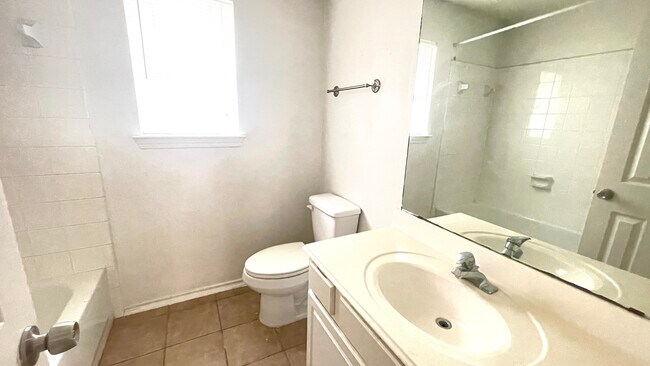 Building Photo - 12914 Pinehall Ln